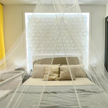 Βίλα Entire By The Sea With Private Garden And Mini Pool *