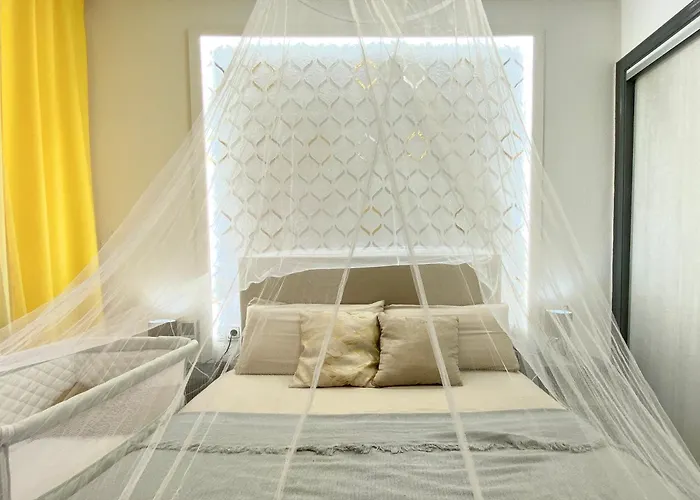 Βίλα Entire By The Sea With Private Garden And Mini Pool *